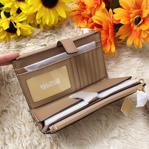 Michael Kors Jet Set Travel Double Zip Wristlet - Picture 6 of 8